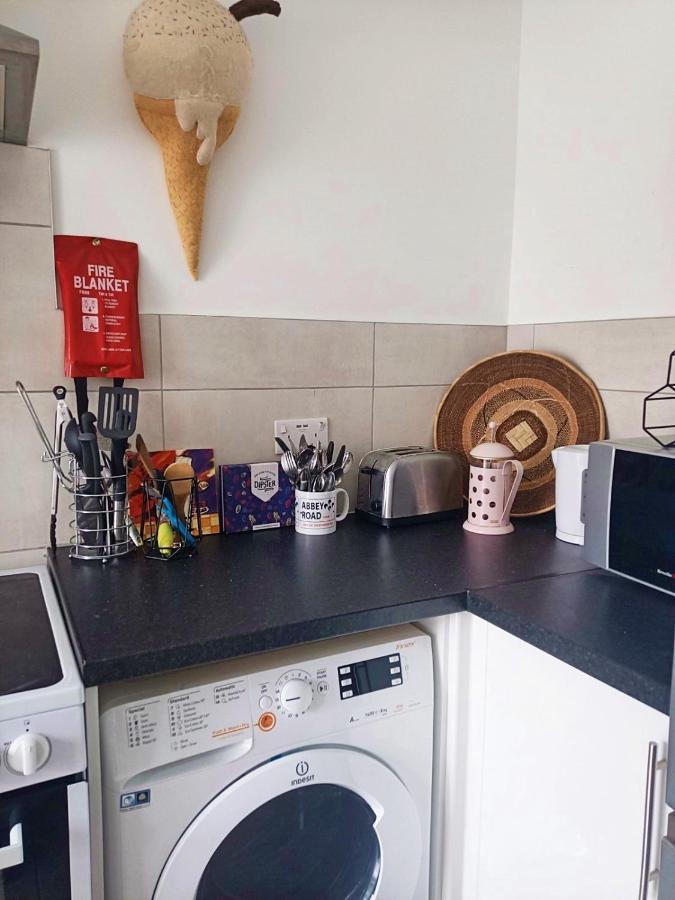 Stylish 2-Bed Flat, Quick Access To London Sights Apartment Luaran gambar